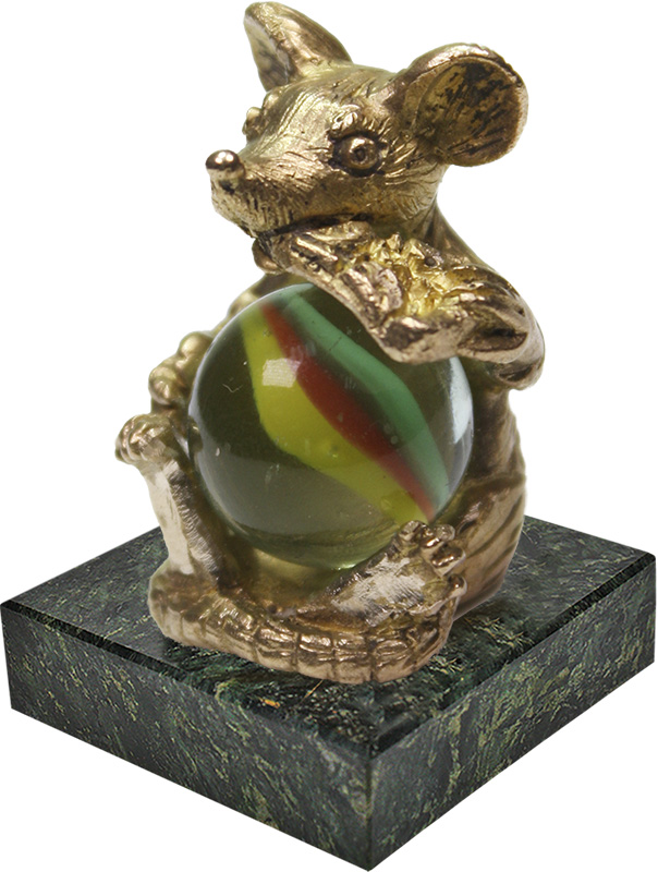 Статуэтка Крыса с шариком на камне 7.1.258