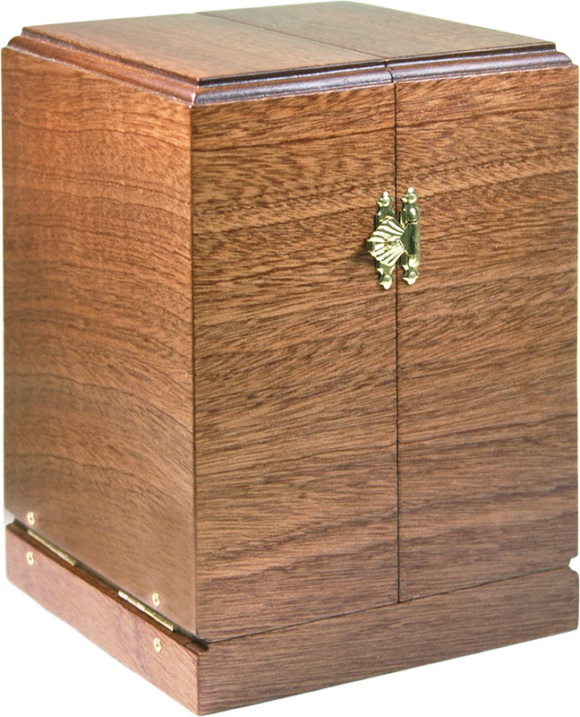 Футляр деревянный Грифон на камне 13.3.16