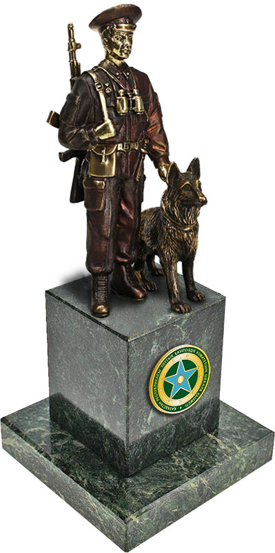 Статуэтка Пограничник с собакой Казахстан  7.20.95